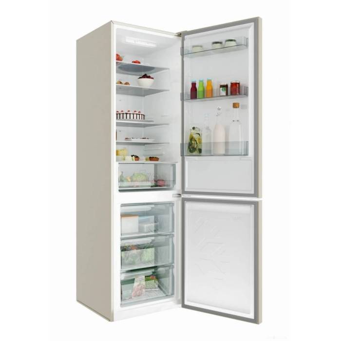 Candy CCRN6200C — яркое светодиодное освещение и простое электронное управление.