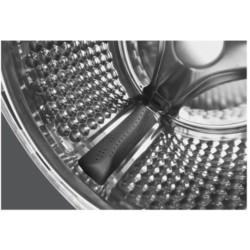 TCL TWMF-606W10W1 — барабан с ячейками в форме сот, ассиметричная форма распылителя, сохранение волокон ткани, минимизация складок и износа.